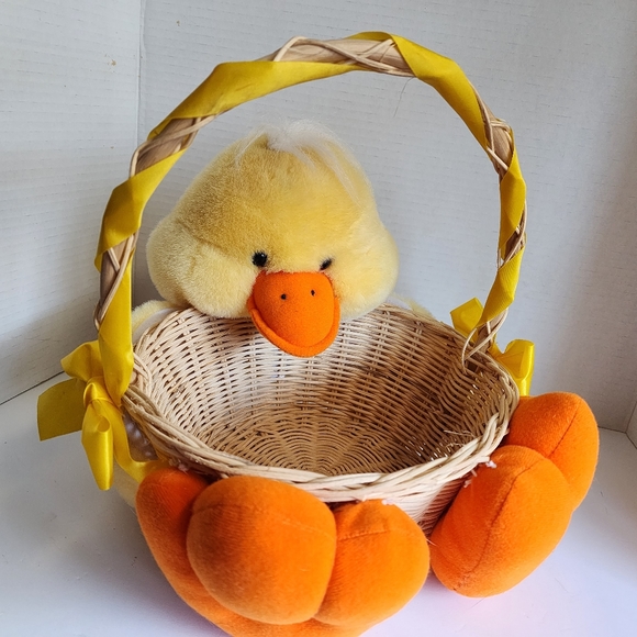 Vintage 1990s Dayton Hudson Plush Chick Wicker Easter Basket - Picture 2 of 10